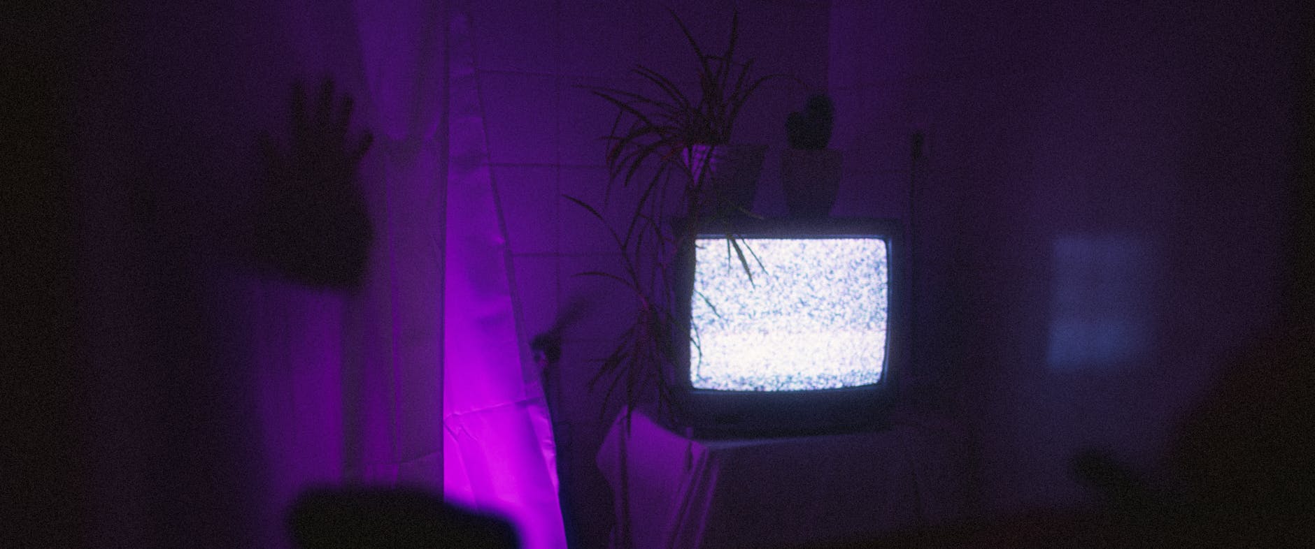 crt tv on the table